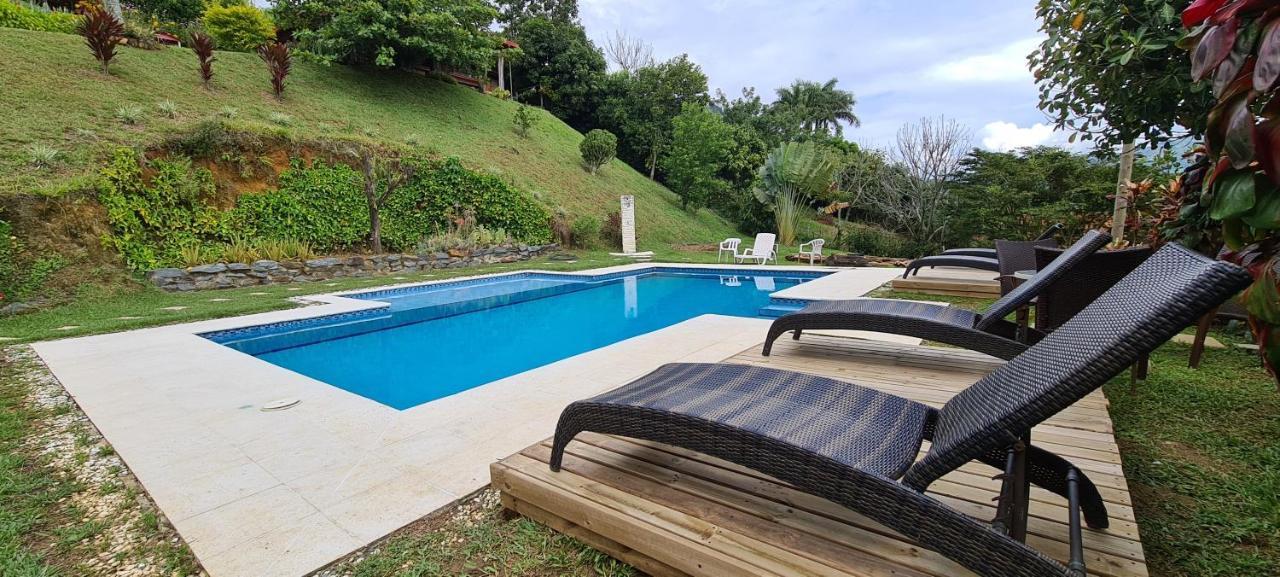 Finca Hotel Tierra Verde Girardota Bagian luar foto